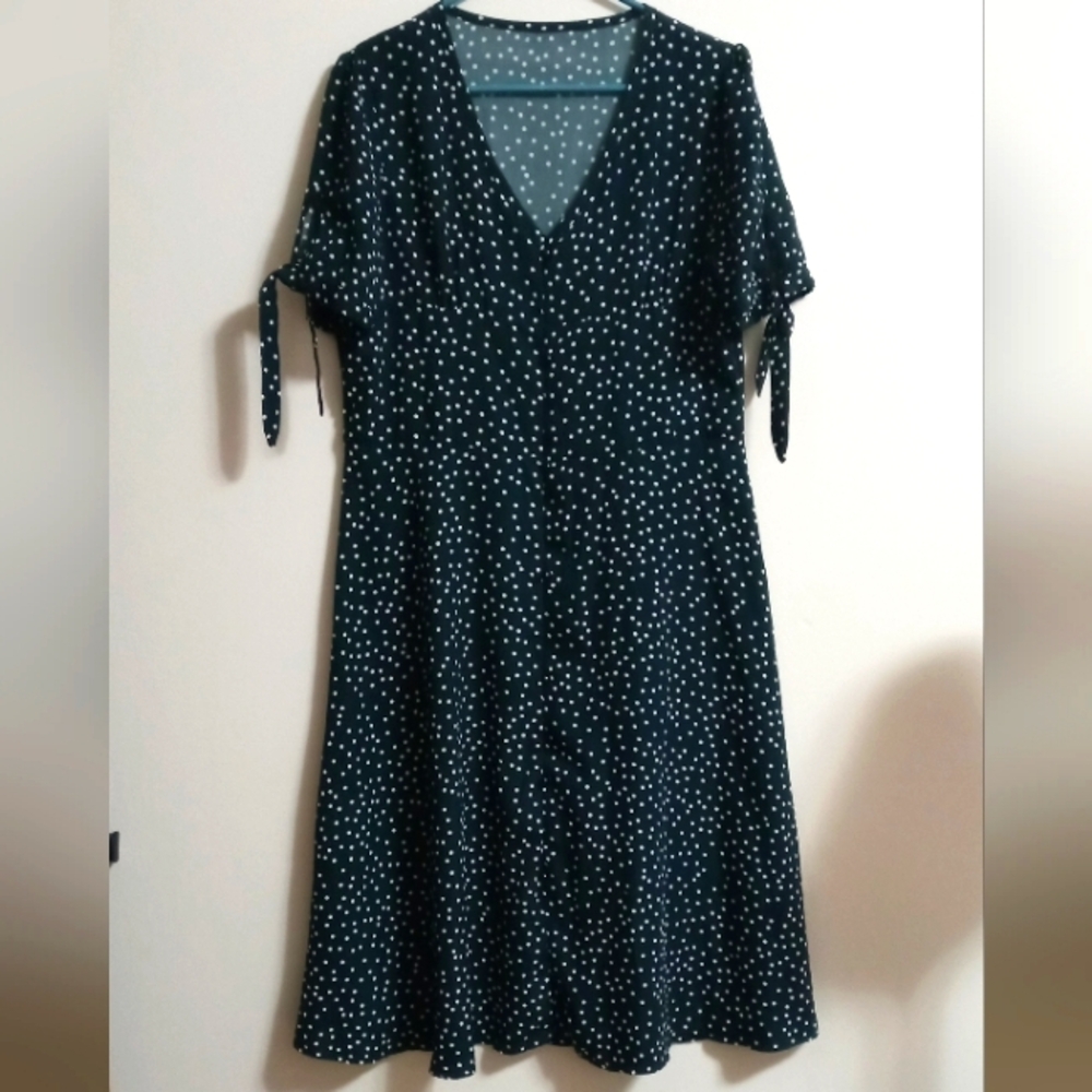 NWOT poka dot button down dress size Large green 100%polyester